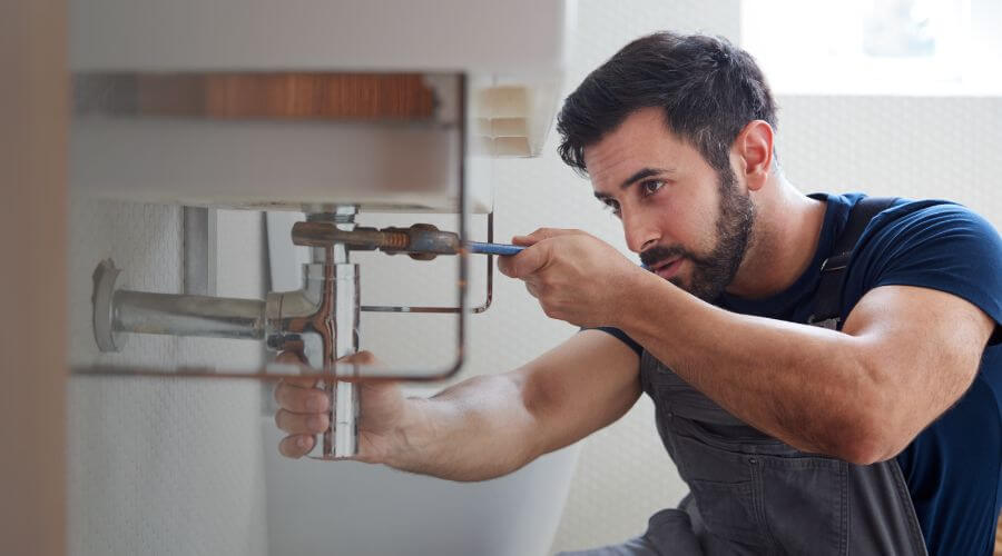 Expert burst pipe repair services in Fostoria, MI